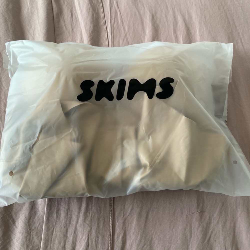 SKIMS Beige Shapewear Bodysuit - Picture 11 of 11